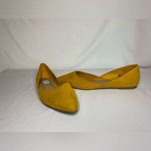 Women - 8 wide - mustard - flats
